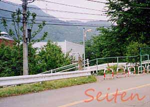 2001�N�T��10���B�e